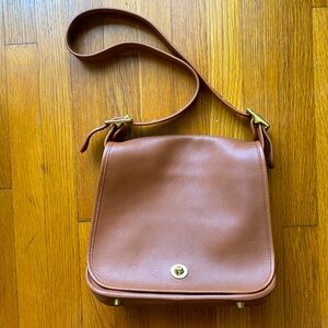 coach stewardess bag 9525 tan shoulder back turn lock adjustable straps